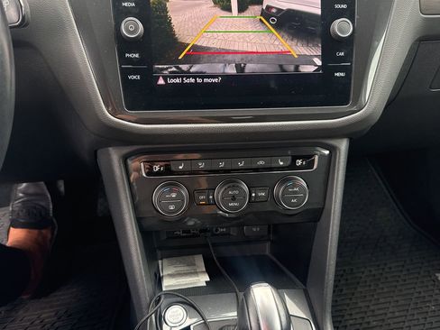 Used 2018 Volkswagen Tiguan SE image 4