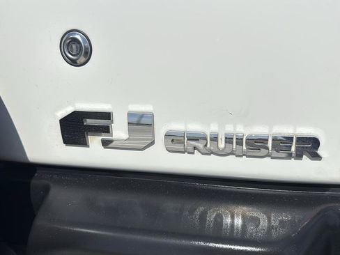 Used 2012 Toyota FJ Cruiser 2WD w/ Upgrade Pkg image 46