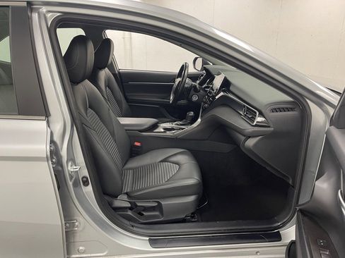 Used 2024 Toyota Camry SE image 9