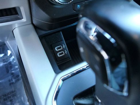 Used 2019 Ford F150 Lariat image 24