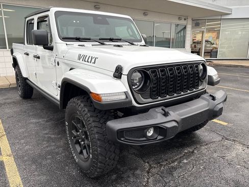 Certified 2026 Jeep Gladiator Sport AWD/4WD image 1