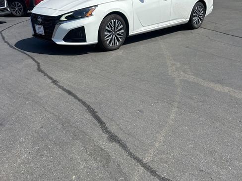 Used 2025 Nissan Altima 2.5 SV FWD image 1