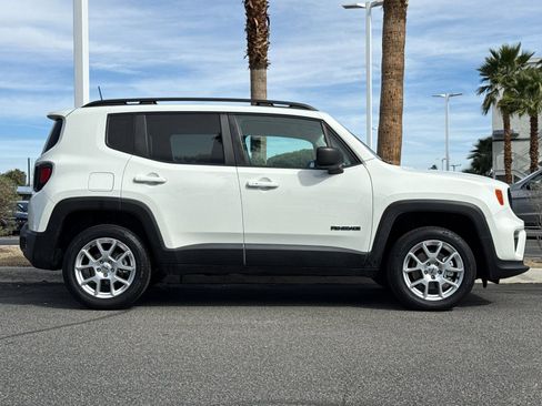Used 2022 Jeep Renegade Latitude image 2