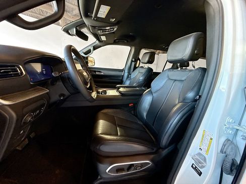 Used 2024 Jeep Wagoneer Series II image 23