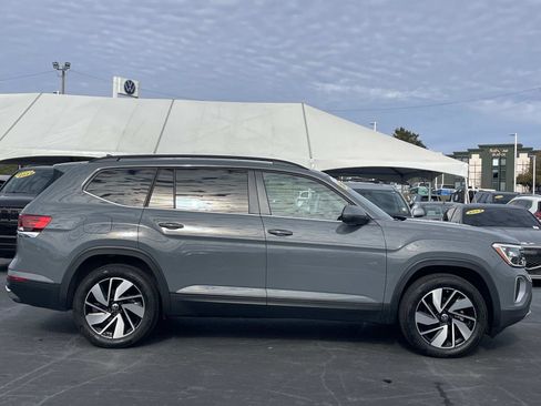 Certified 2025 Volkswagen Atlas SE w/ Panoramic Sunroof Package image 8