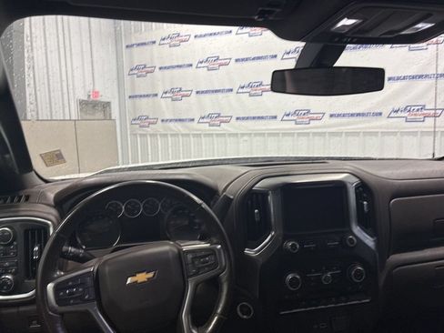 Used 2022 Chevrolet Silverado 1500 LT w/ Z71 Off-Road Package AWD/4WD image 2