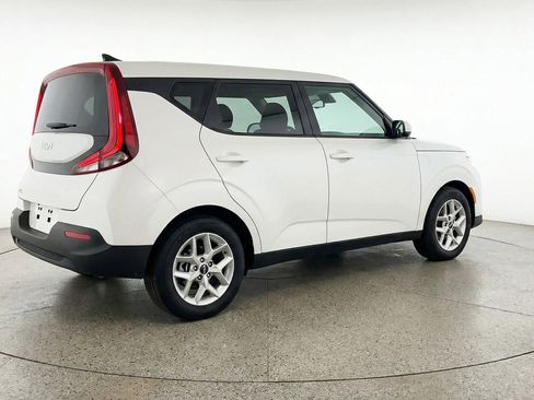 Used 2025 Kia Soul LX w/ LX Technology Package FWD image 9