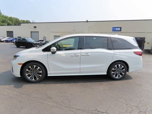 New 2026 Honda Odyssey Elite image 3