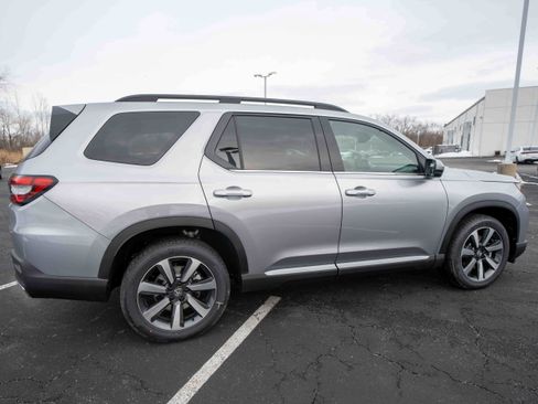 New 2025 Honda Pilot Touring image 6
