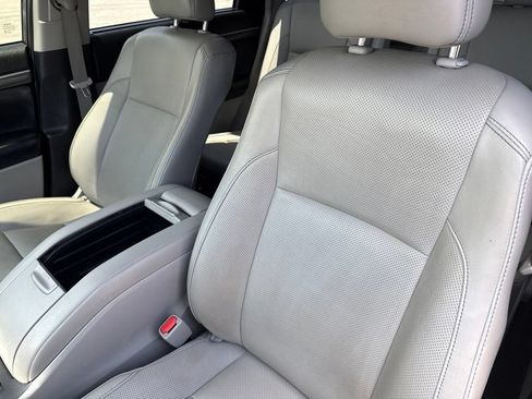 Used 2019 Toyota Highlander Limited AWD/4WD image 9