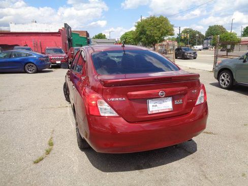Used 2018 Nissan Versa SV FWD image 11