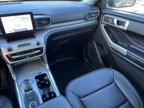 Certified 2022 Ford Explorer XLT w/ Equipment Group 202A image 33