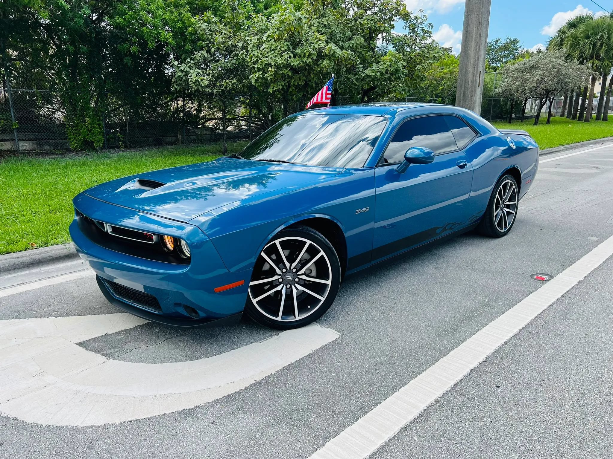 Used 2023 Dodge Challenger R/T RWD image 1