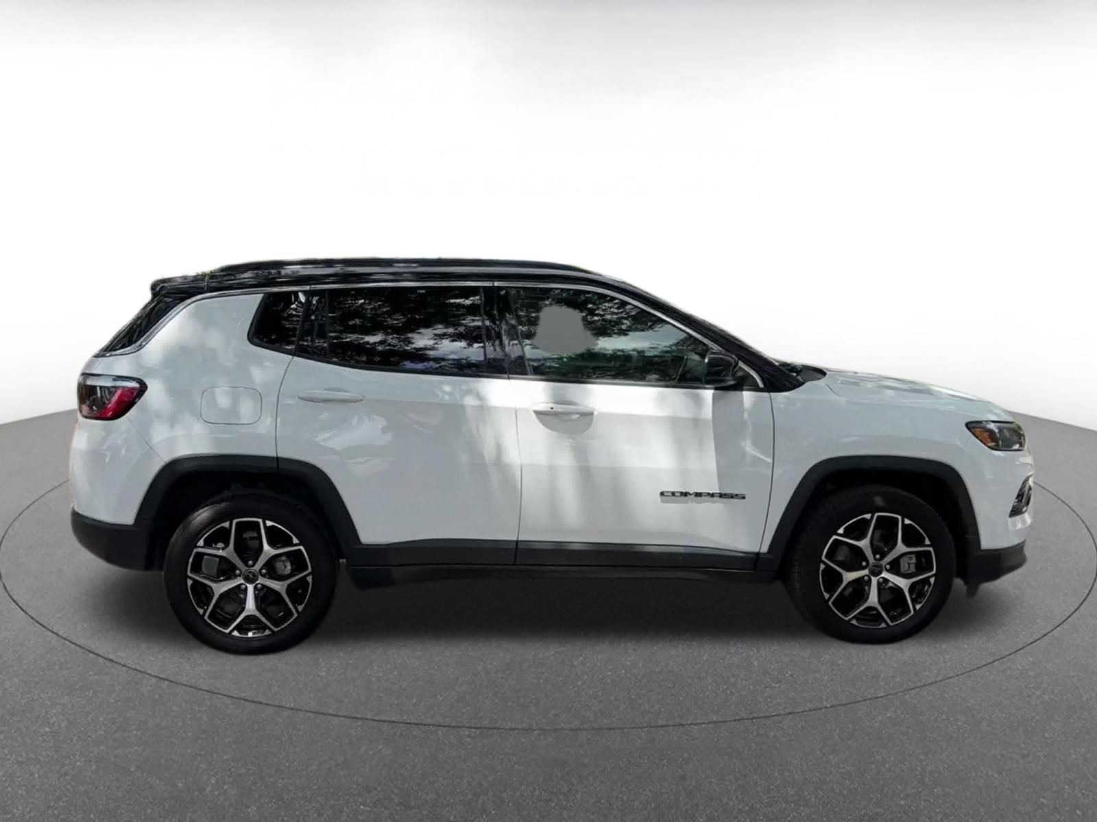 Used 2025 Jeep Compass Limited AWD/4WD image 15