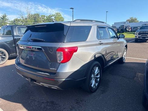 Used 2023 Ford Explorer XLT w/ Equipment Group 202A AWD/4WD image 2