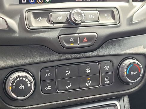 Used 2024 GMC Terrain SLE FWD image 20