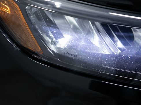 Used 2023 Jeep Compass Latitude image 28