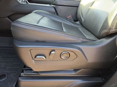 Used 2023 GMC Yukon Denali w/ LPO, Floor Liner Package AWD/4WD image 17