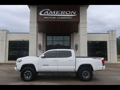 Used 2017 Toyota Tacoma TRD Sport w/ Tow Package (A/T)