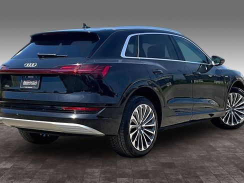 Used 2019 Audi e-tron Prestige w/ Prestige Package AWD/4WD image 14