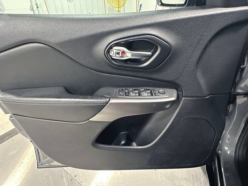 Used 2022 Jeep Cherokee Latitude Lux AWD/4WD image 18
