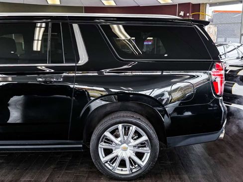 Used 2021 Chevrolet Suburban High Country w/ Premium Package image 11
