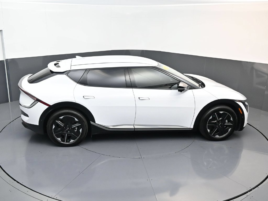 Used 2025 Kia EV6 Wind RWD image 15