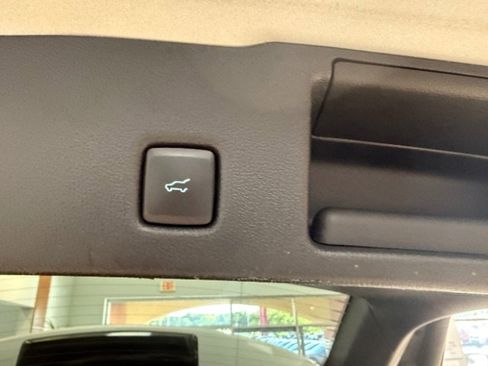 Used 2020 Ford Escape SE Sport image 11