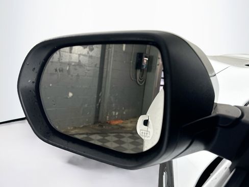 Used 2025 Chevrolet Traverse LT image 16