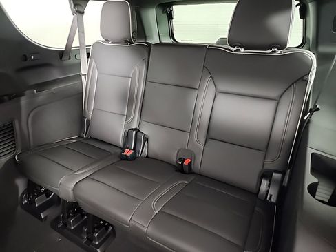 New 2025 Chevrolet Suburban Premier image 25
