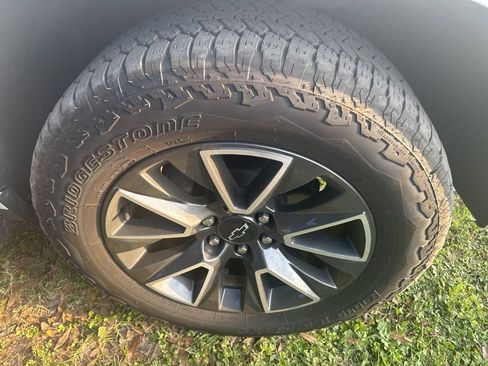 Certified 2022 Chevrolet Tahoe Z71 w/ Luxury Package AWD/4WD image 4