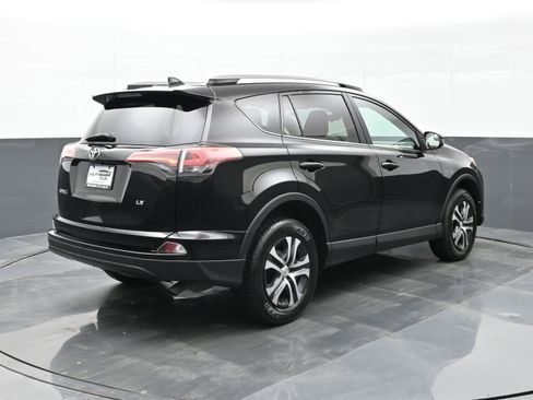 Used 2017 Toyota RAV4 LE image 8