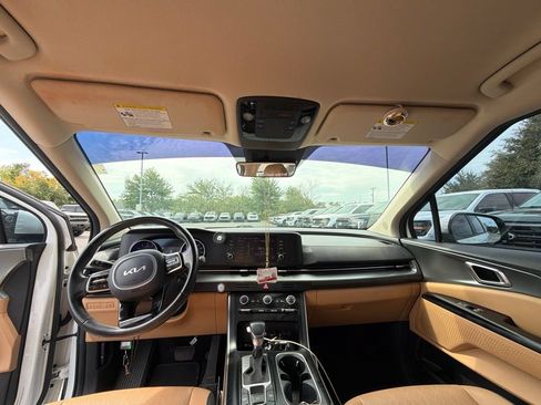 Used 2022 Kia Carnival LX FWD image 5