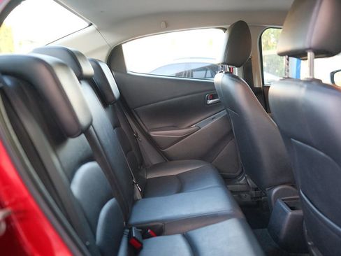 Used 2019 Toyota Yaris XLE image 32