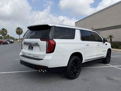 Used 2022 GMC Yukon XL Denali AWD/4WD image 16