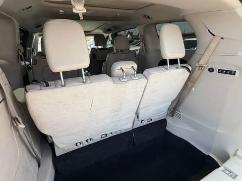 Used 2018 Chrysler Pacifica Limited FWD image 11