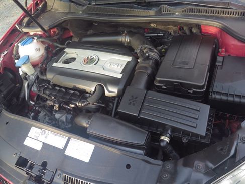 Used 2012 Volkswagen Golf 4-Door FWD image 28