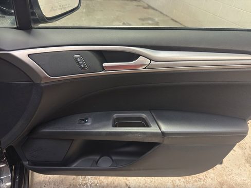 Used 2019 Ford Fusion SE image 21