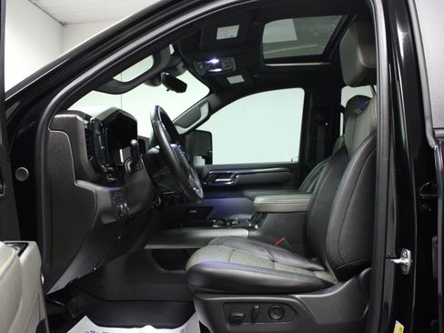 Used 2025 Chevrolet Silverado 2500 ZR2 w/ Technology Package image 12