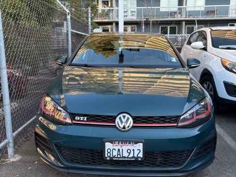 Used 2018 Volkswagen GTI SE w/ SE Leather Package image 2