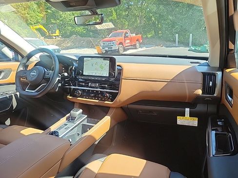 New 2025 Nissan Pathfinder Platinum w/ Cargo Package image 14