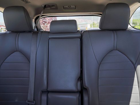 Used 2022 Toyota Highlander XLE AWD/4WD image 24