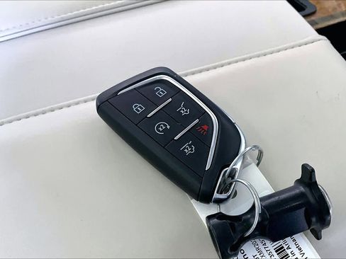 Used 2021 Cadillac Escalade Premium Luxury Platinum w/ Heavy-Duty Trailer Package image 14