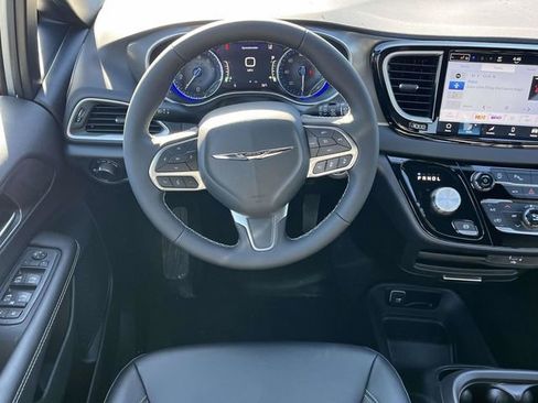 New 2026 Chrysler Voyager LX FWD image 13