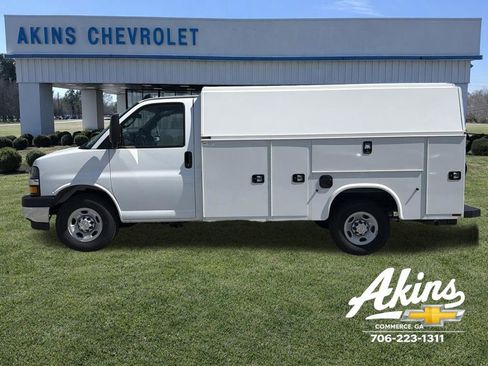 New 2026 Chevrolet Express 3500 w/ Power Convenience Package RWD image 9