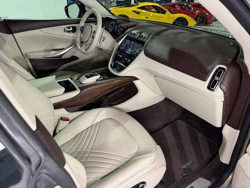 Used 2021 Aston Martin DBX image 19