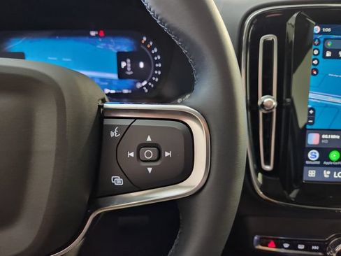 Certified 2026 Volvo XC40 B5 Plus AWD/4WD image 28