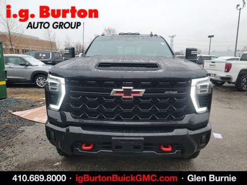 Used 2024 Chevrolet Silverado 2500 ZR2 w/ Technology Package image 2