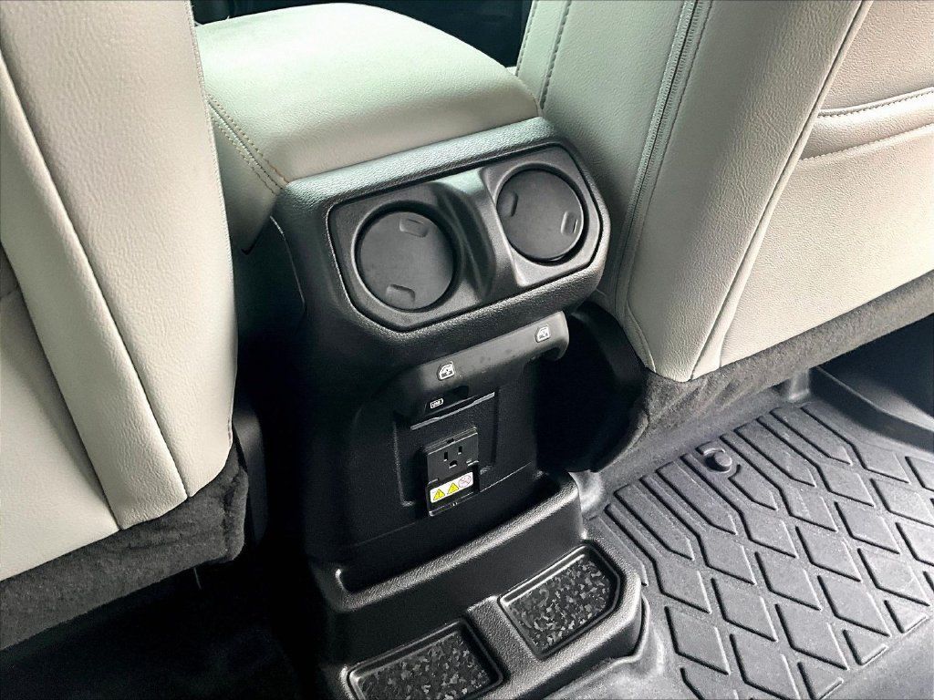 Used 2023 Jeep Wrangler Unlimited Sahara AWD/4WD image 12