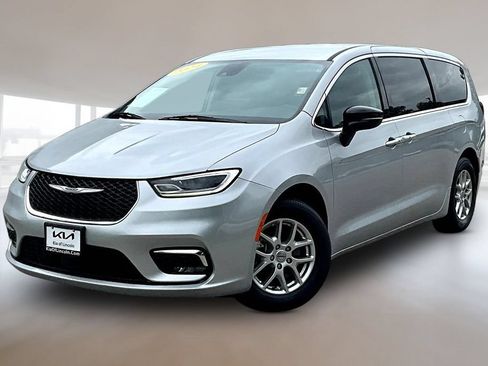 Used 2024 Chrysler Pacifica Touring-L FWD image 1